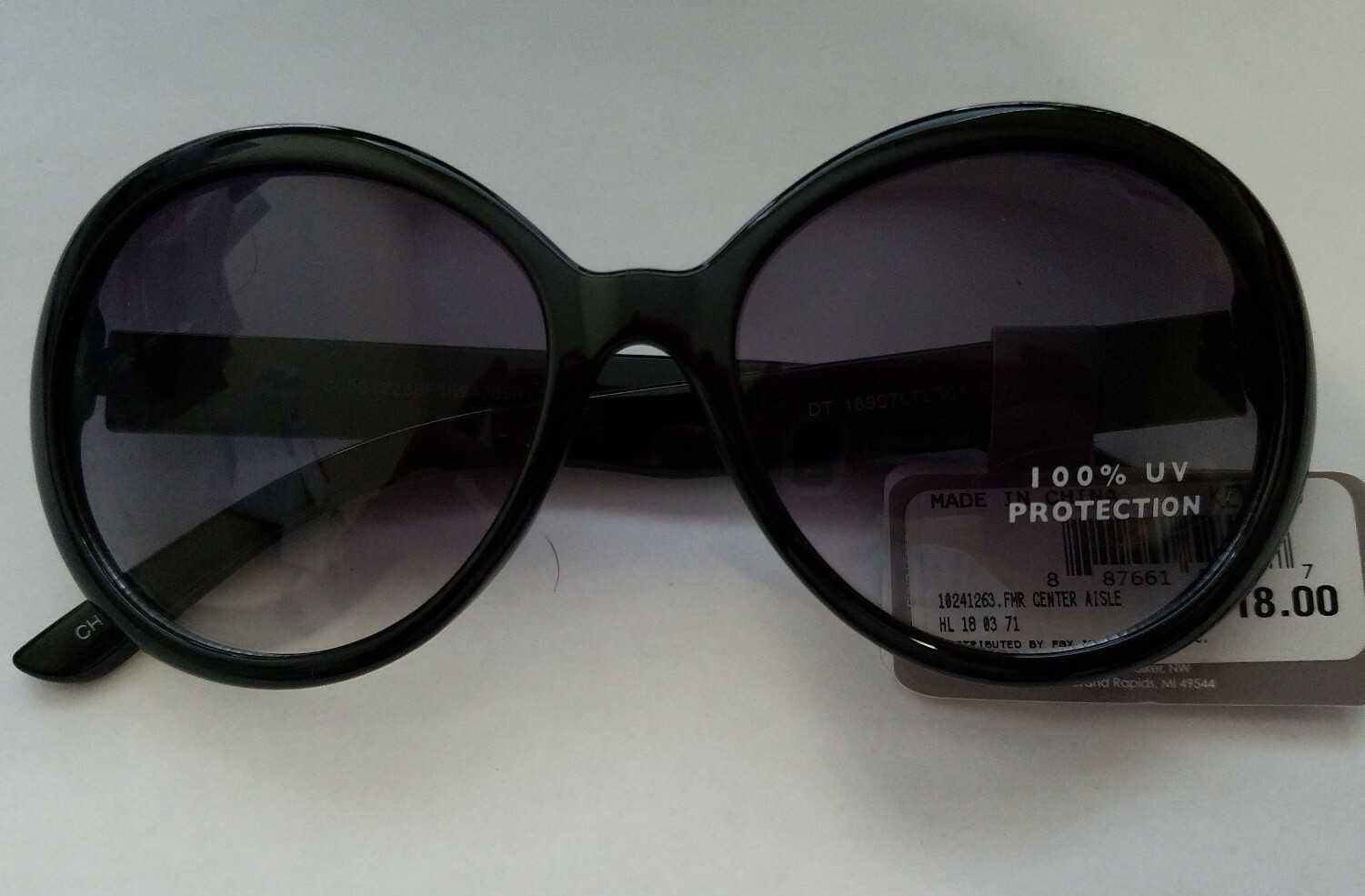 Falls Creek Black Frame Sunglasses 100% UV Protection HL 18 03