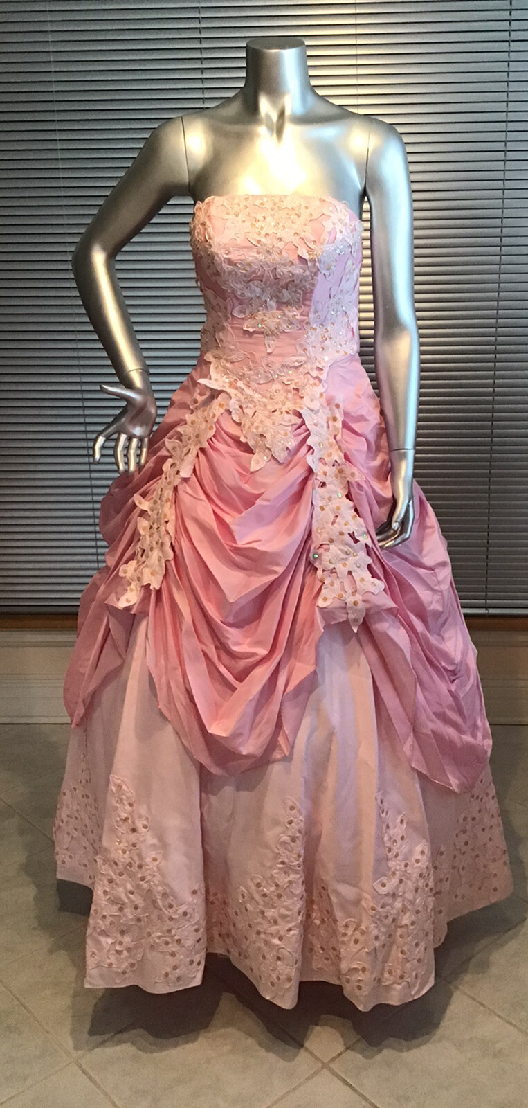 New Elegant Quinceanera Dress Adjustable S To L Pink Chest 34-38 Waist26-30