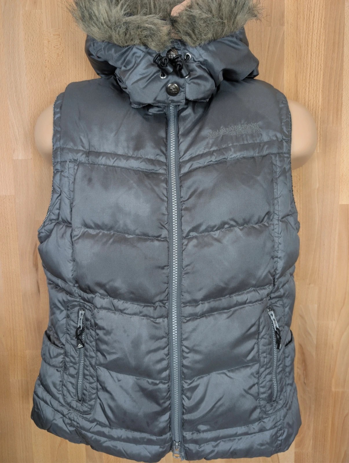 Mountain Horse grey down/feather padded hooded gilet. Womens Small. DN2047