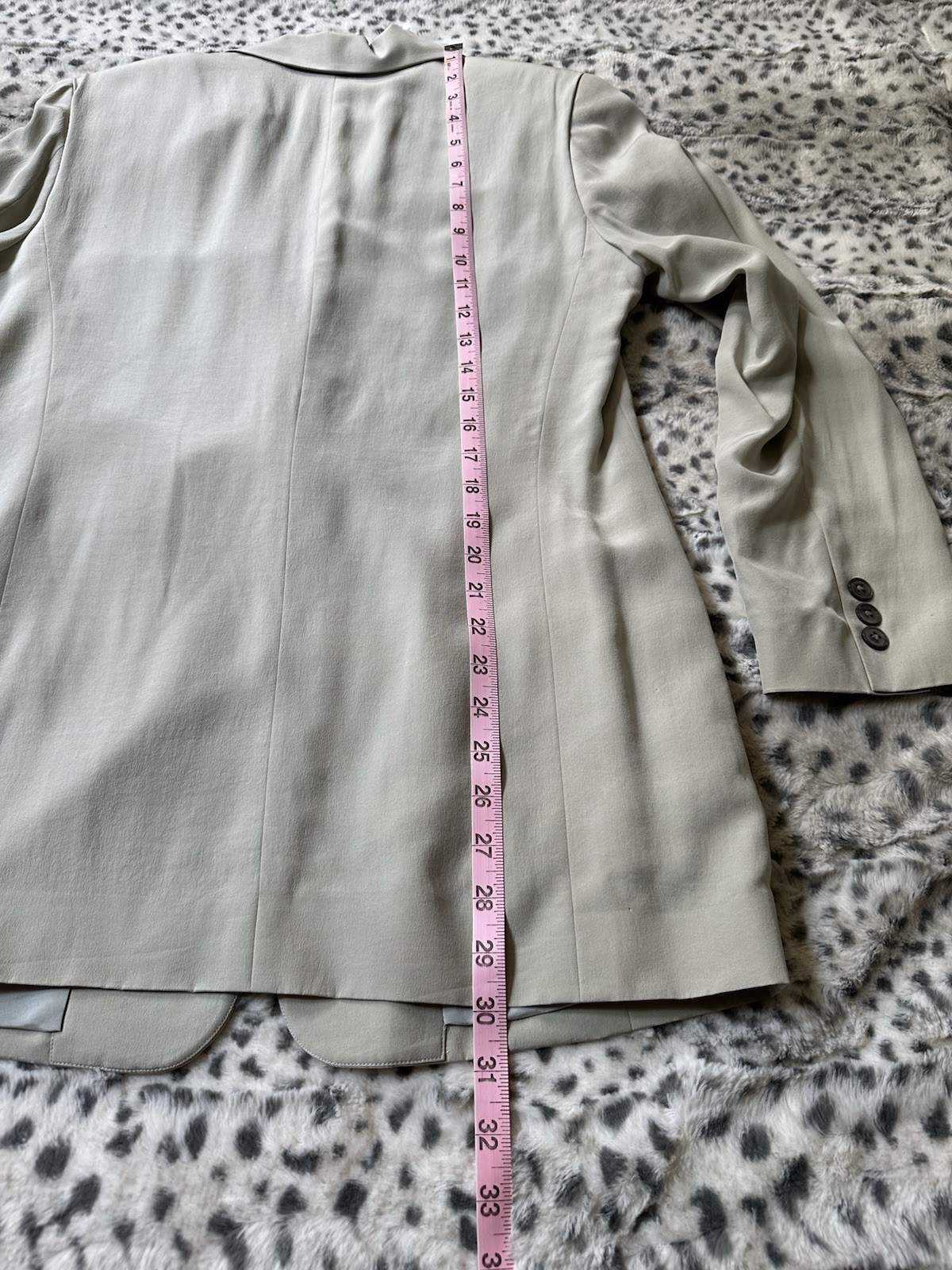 Vintage 1990s DKNY 100% Silk Beige Long Blazer Jacket sz 6