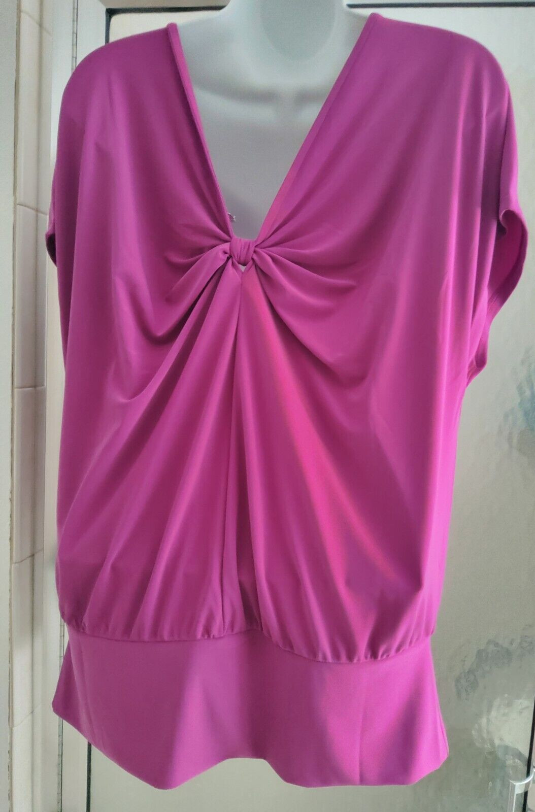 WHITE HOUSE BLACK MARKET *PARTY TIME* BANDED HEM TOP-LARGE-PINK-KNOT BACK-**NEW*