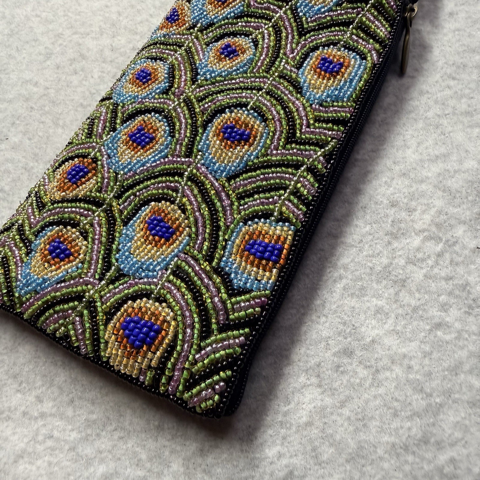 BAMBOO TRADING COMPANY HAND BEADED PEACOCK CLUB BAG WRISTLET CROSSBODY