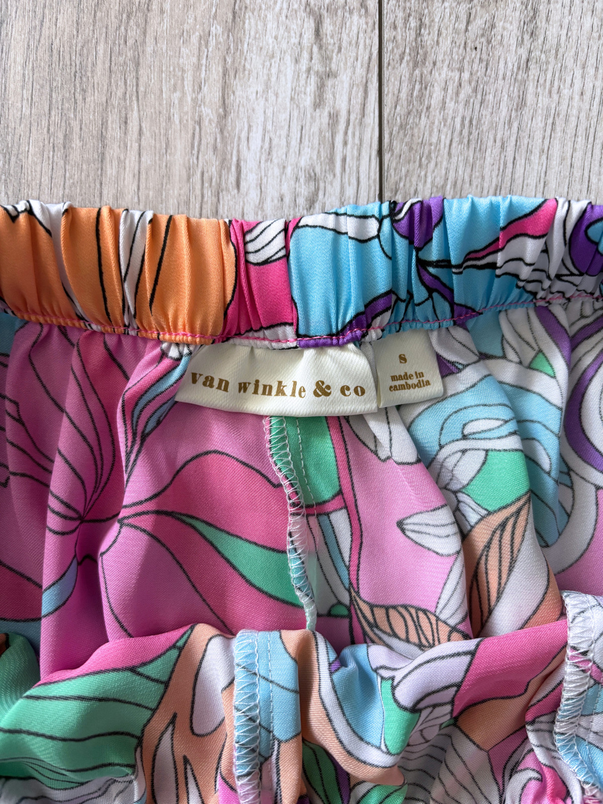 Van Winkle & Co Groovy Psychedelic Satin Sleep Shorts Womens Small Retro Floral