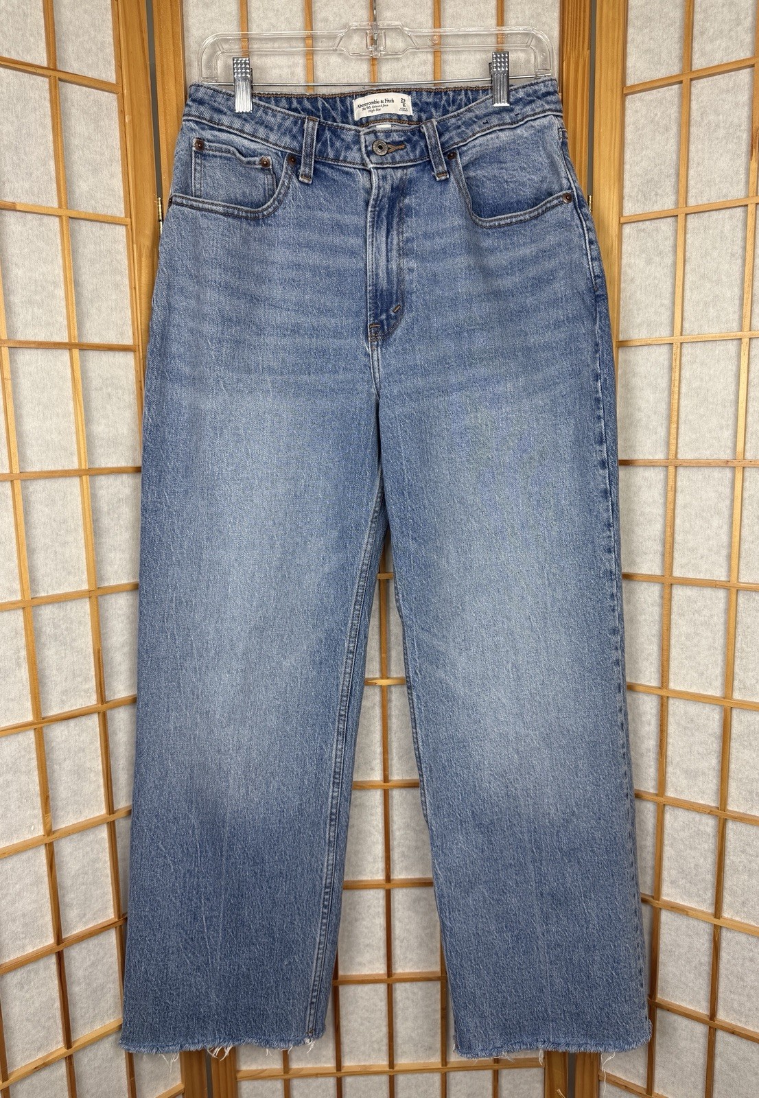 Abercrombie & Fitch Curve Love 90s Relaxed High Rise Jeans Medium Wash 29 / 8S