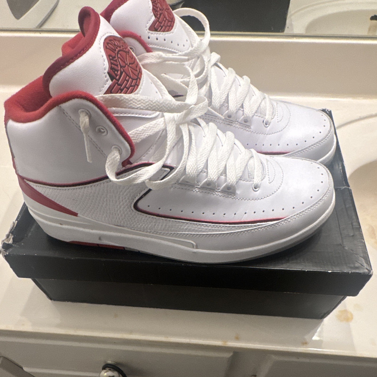 Jordan Air Jordan 2 Retro Chicago Home 2014 White/Red/Gray Mid Top 385475-102