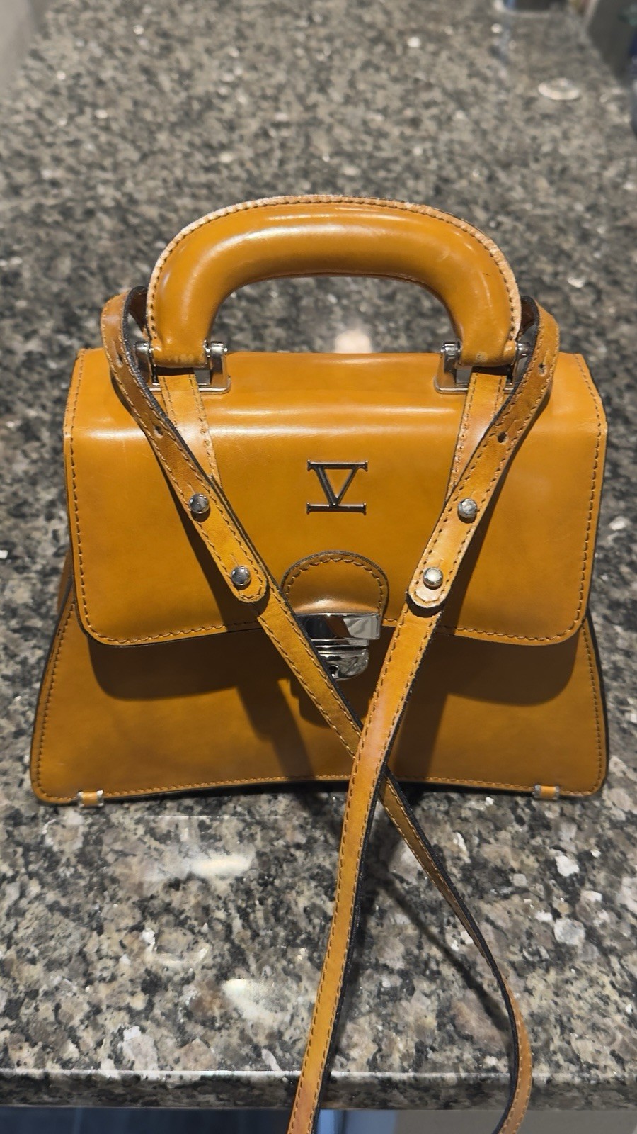 Thire Made in Italy Tan Small Satchel Top Handle Bag w/ Detachable Strap Key