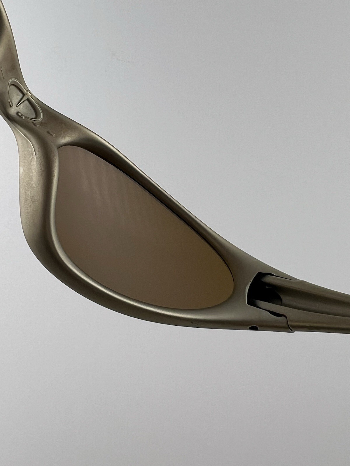 Oakley Minute 1.0 FMJ Platinum Frame Gold Iridium Lens Rootbeer Ear 04-082 XX