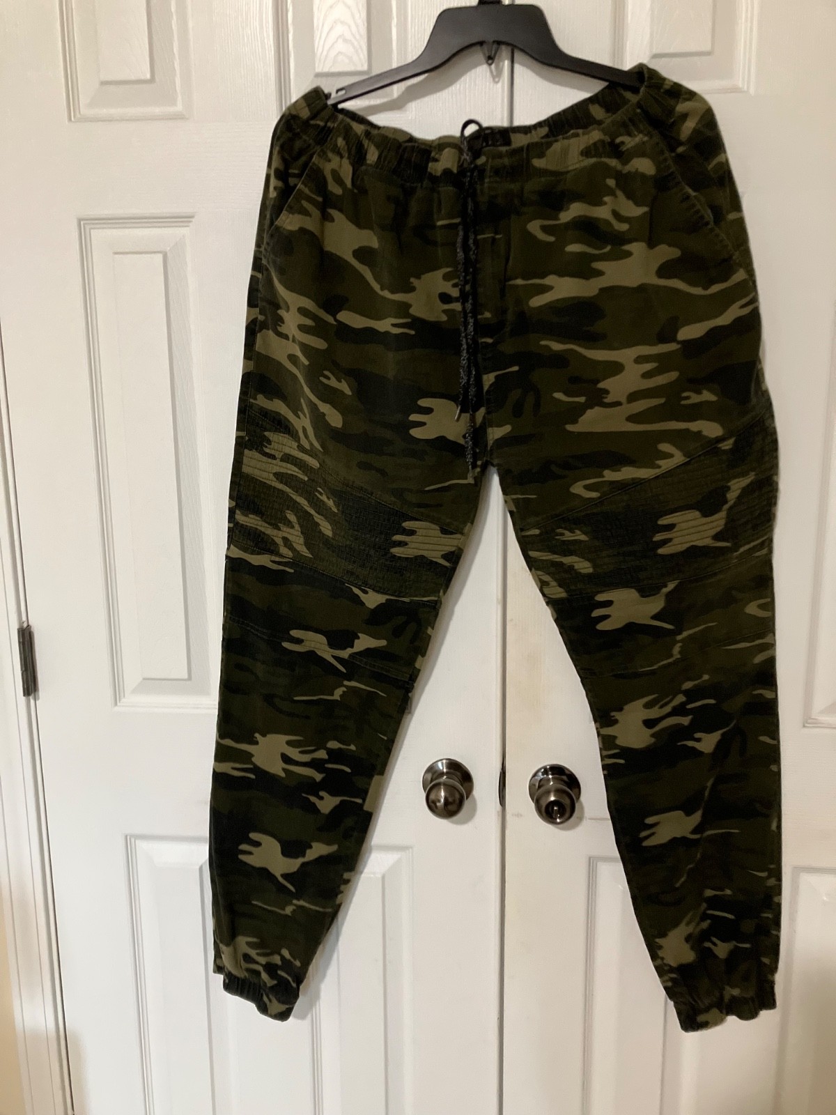 Steves Jeans for men in camoflage pattern pre owned size 3x in good condition