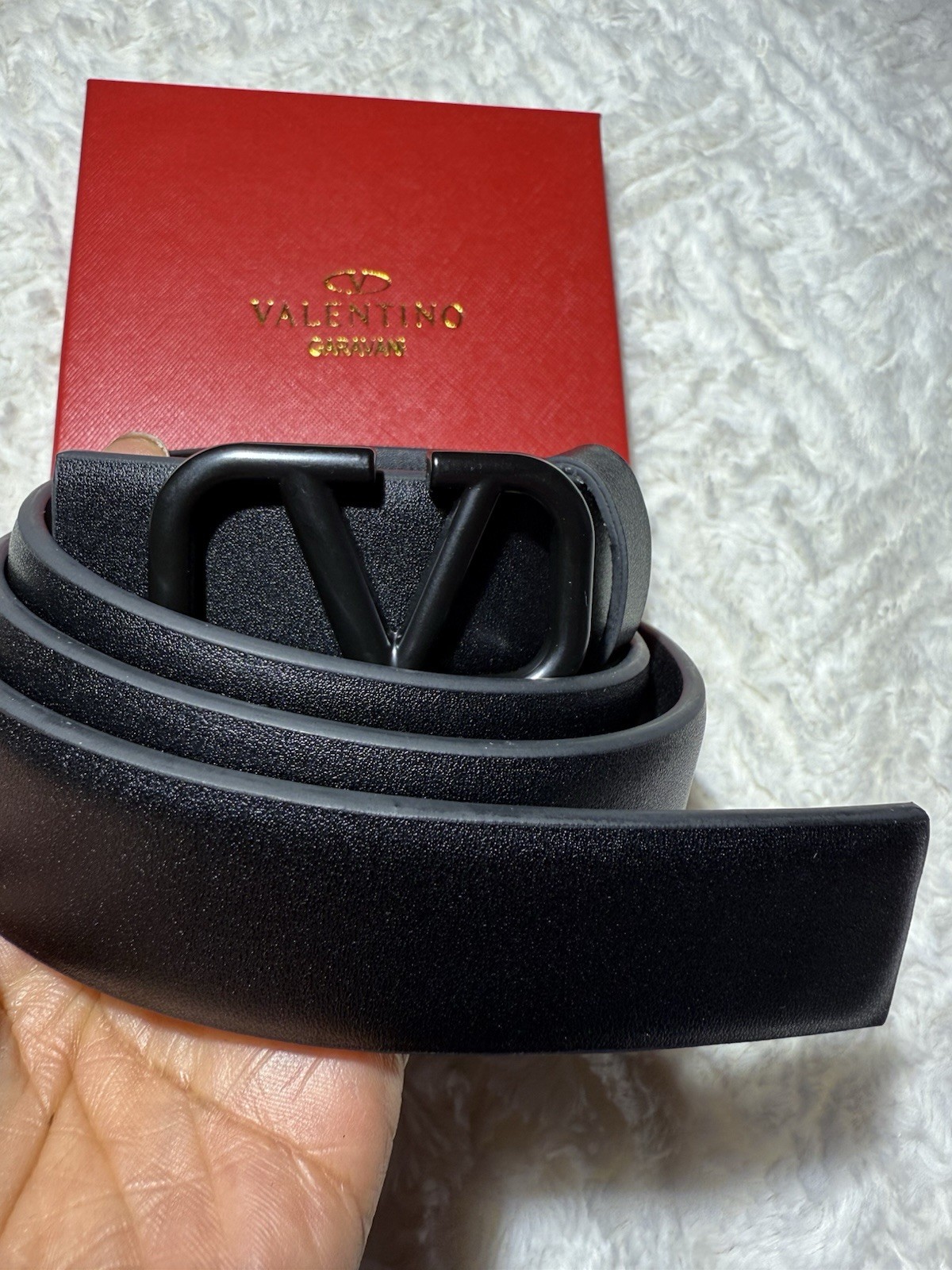 Valentino Garavani belt with VLogo buckle in black leather.