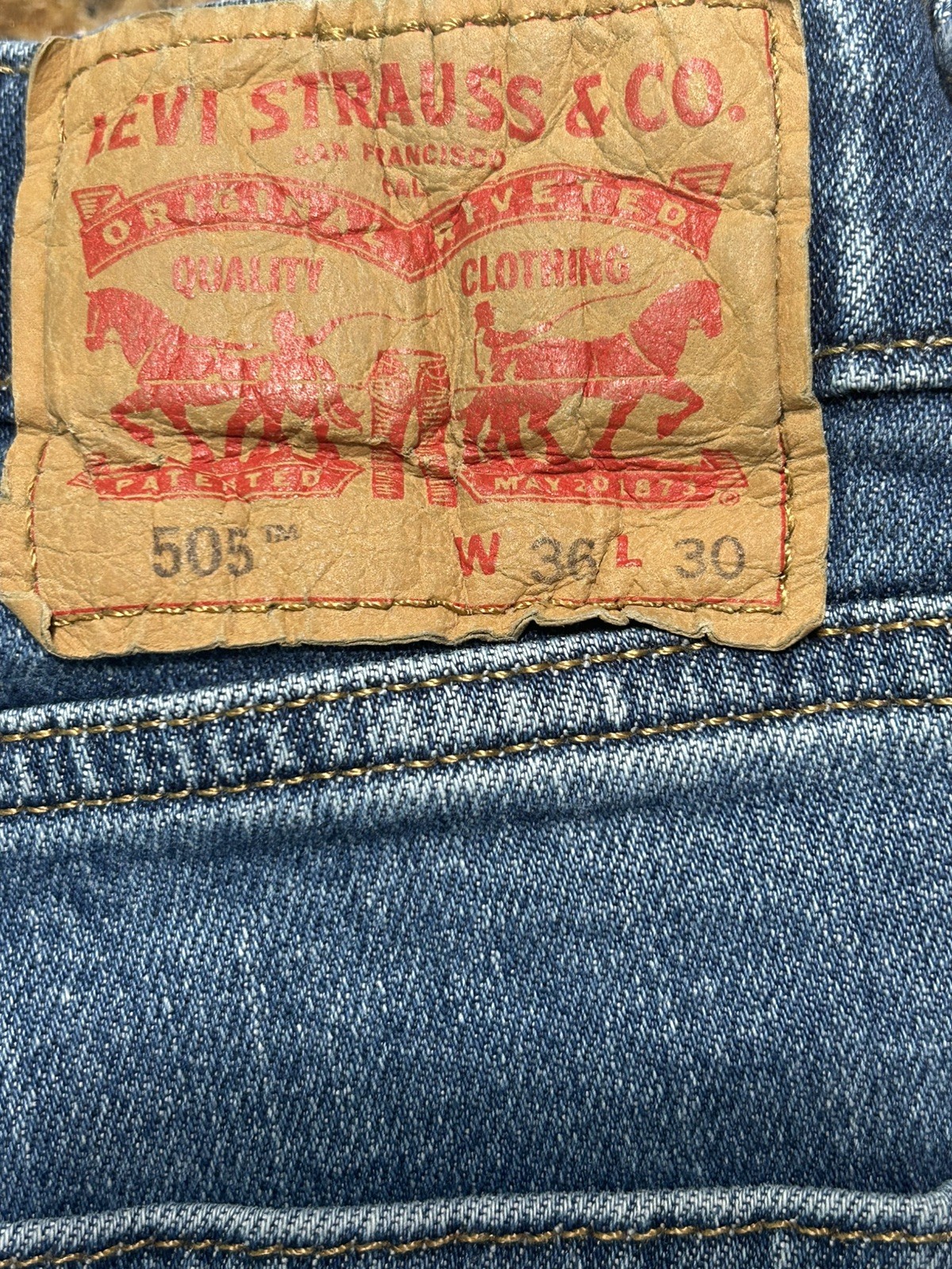 Levi’s 505 Jeans Men’s Regular Fit Size 36×30 Red Tab Denim Medium Wash