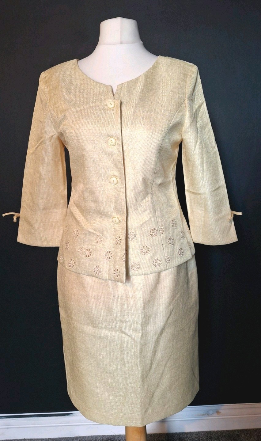 Jessica Howard skirt suit, size 8. Pale lemon, PLEASE READ DESCRIPTION