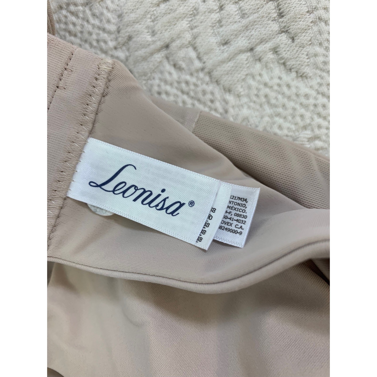 Leonisa 011970D Full Coverage Back Smoothing Underwire Bra Light Beige 38D NEW