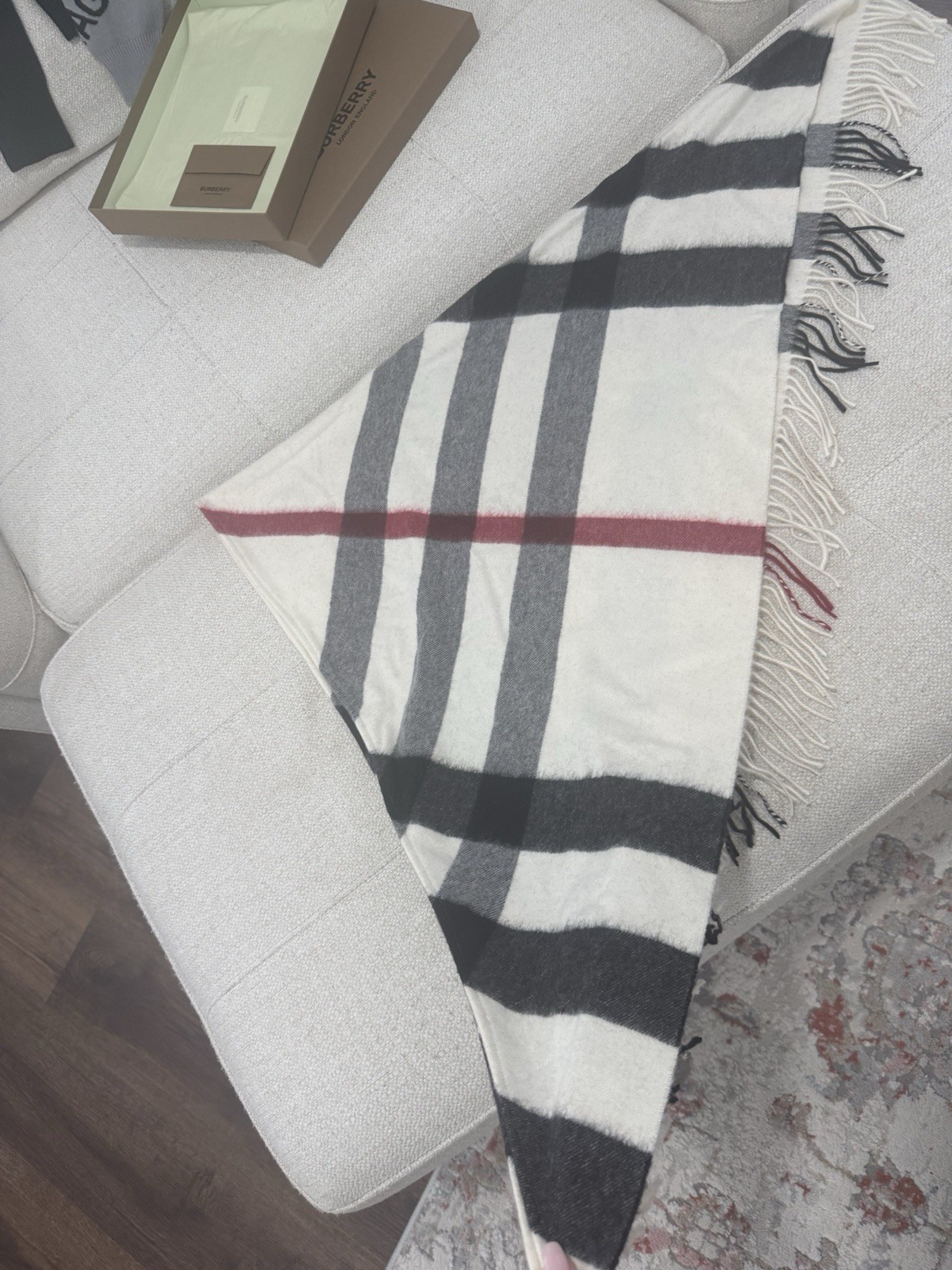 Burberry Check Pattern Fringe Rectangle Scarf White Black Gray Red Women’s
