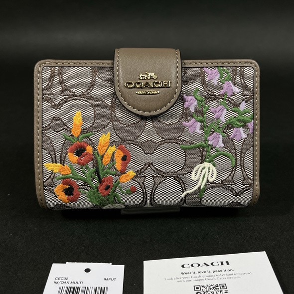 COACH Coach USA Medium Wallet Signature Floral Folded Wallet CEC32 Floral