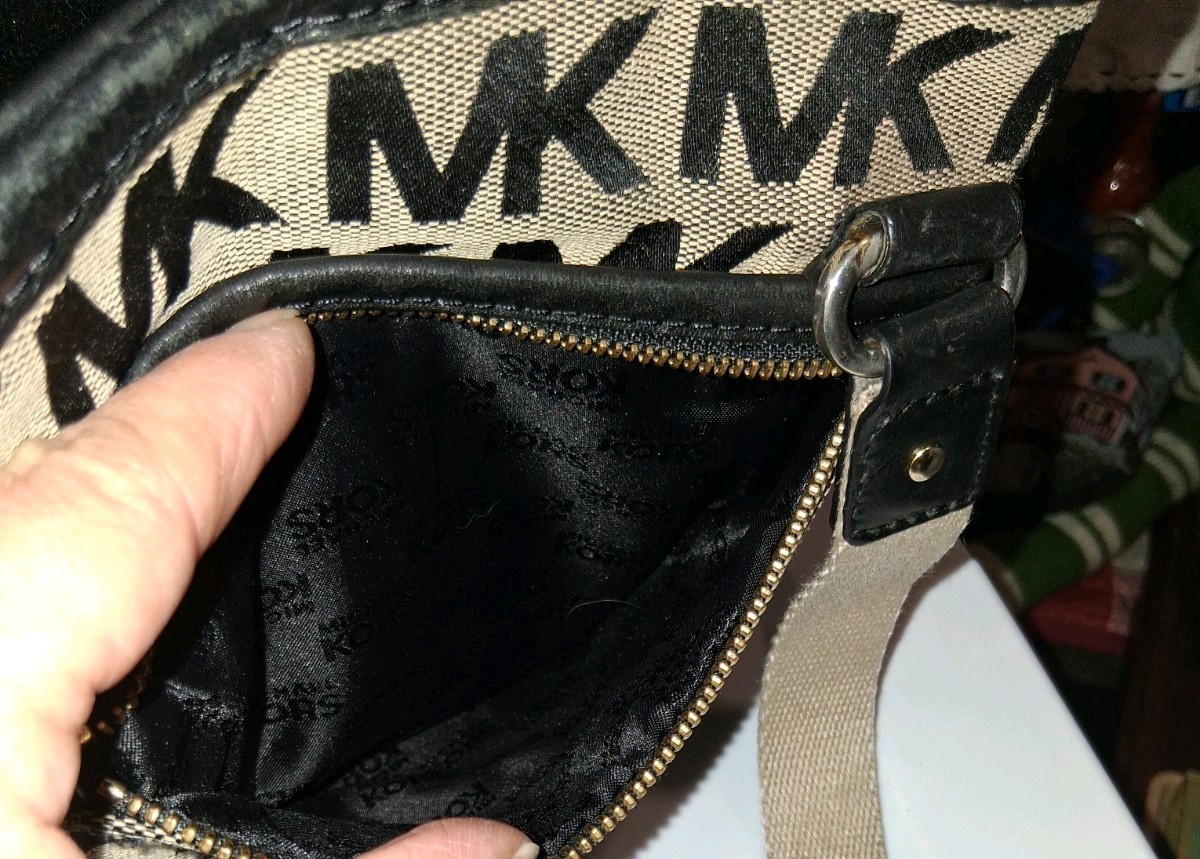 Michael Kors MK Logo Small Crossbody Bag Beige/Black Zip, Lined, Outer Pockets