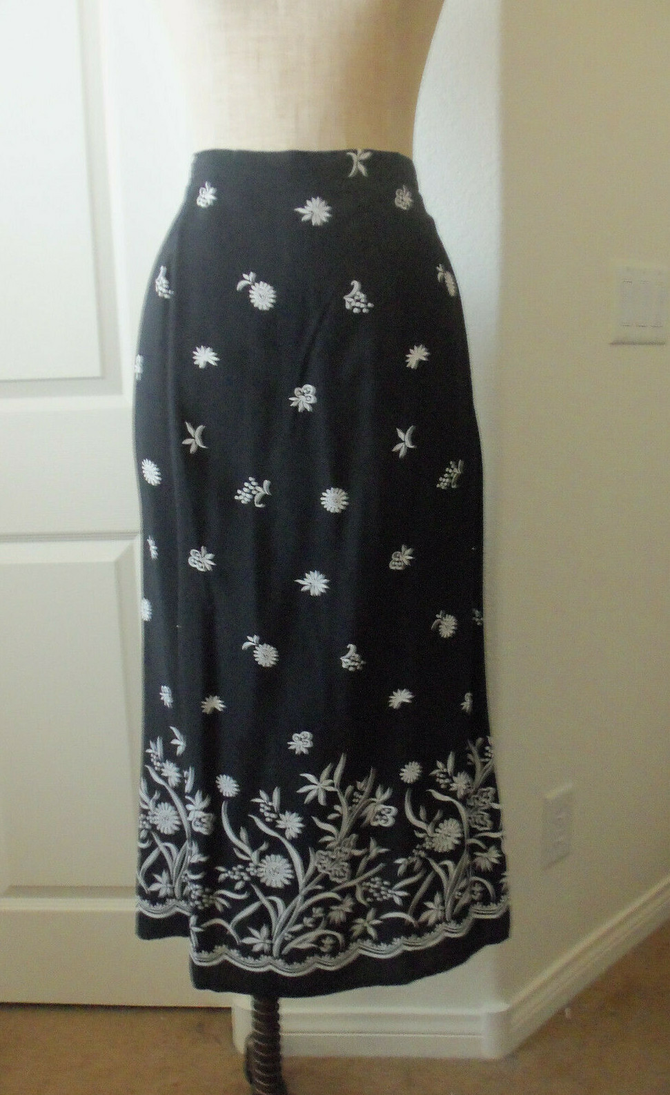 Delores Bell Black White Floral Print 100% Rayon Partial Elastic Waist Skirt – L