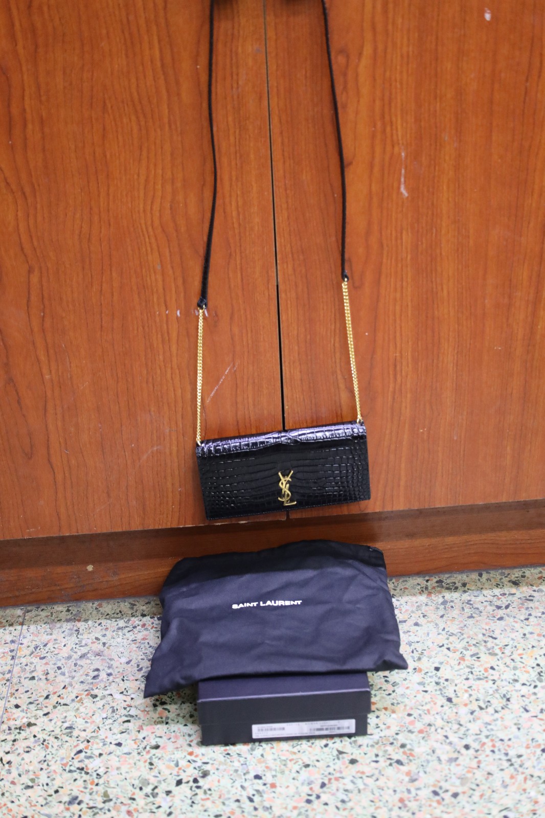 SAINT LAURENT Cellphone Pouches Leather Black Women 7.3 x 1.0 x 4.3 in