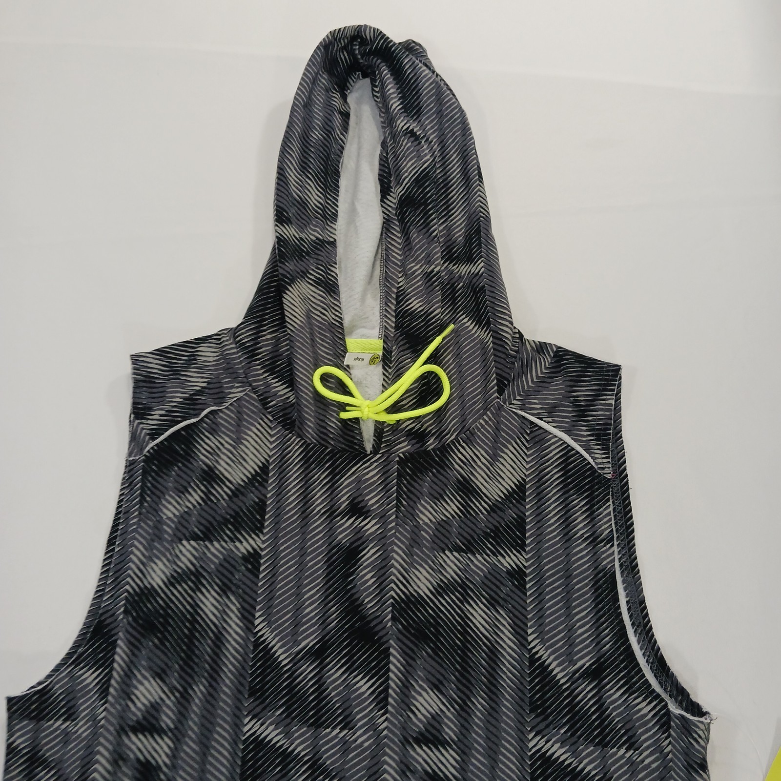 Zumba Wear Mr Right Z2T00259 Men’s Gray Surged Sleeveless Pullover Hoodie Medium