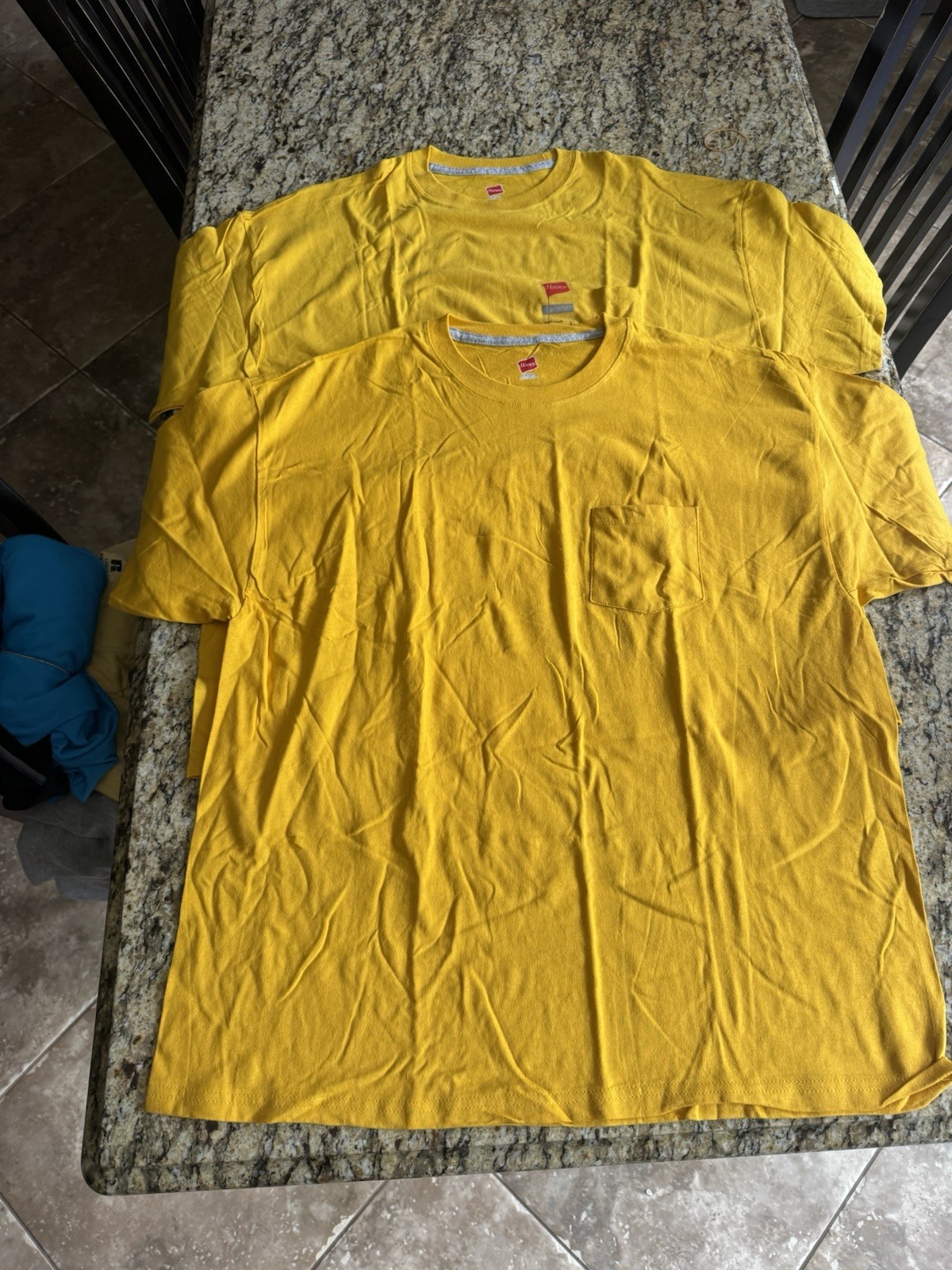 2 Hanes Men’s Pocket T-Shirt Yellow Size Large NEW Comfort Soft Crew Neck