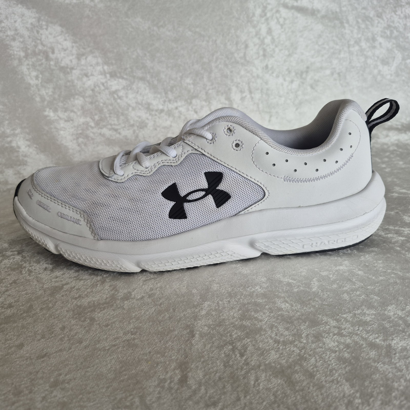 Under Armour Charged Assert Men White Black Mesh Sneakers Size 10.5 3026175-104