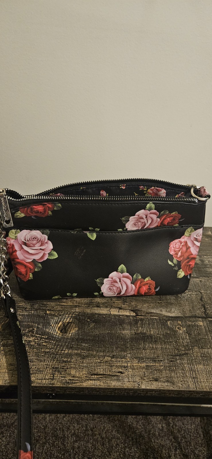 Betsey Johnson Black Floral Crossbody Bag Chain Strap Zip Closure Inner Pockets