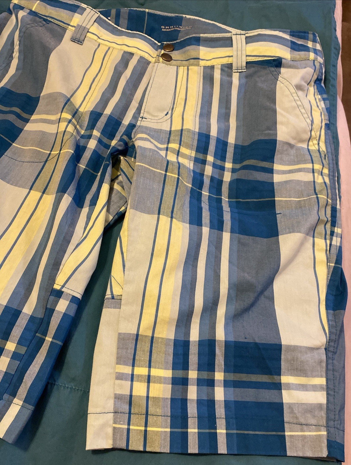COLUMBIA Bermuda Shorts Women’s Sz 10 OMNI-wick Plaid Greens Yell Outdoor W 32”
