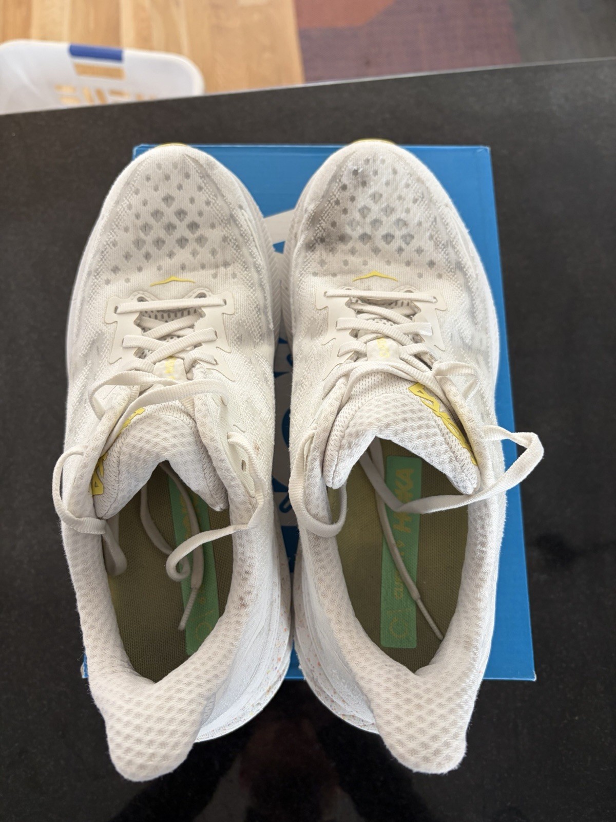 Hoka Clifton 9 Lemonade – size 9.5