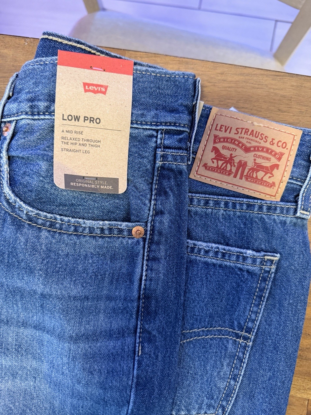 Levi’s Low Pro Relaxed Straight Leg Distressed Denim Jeans Women’s Medium Wash