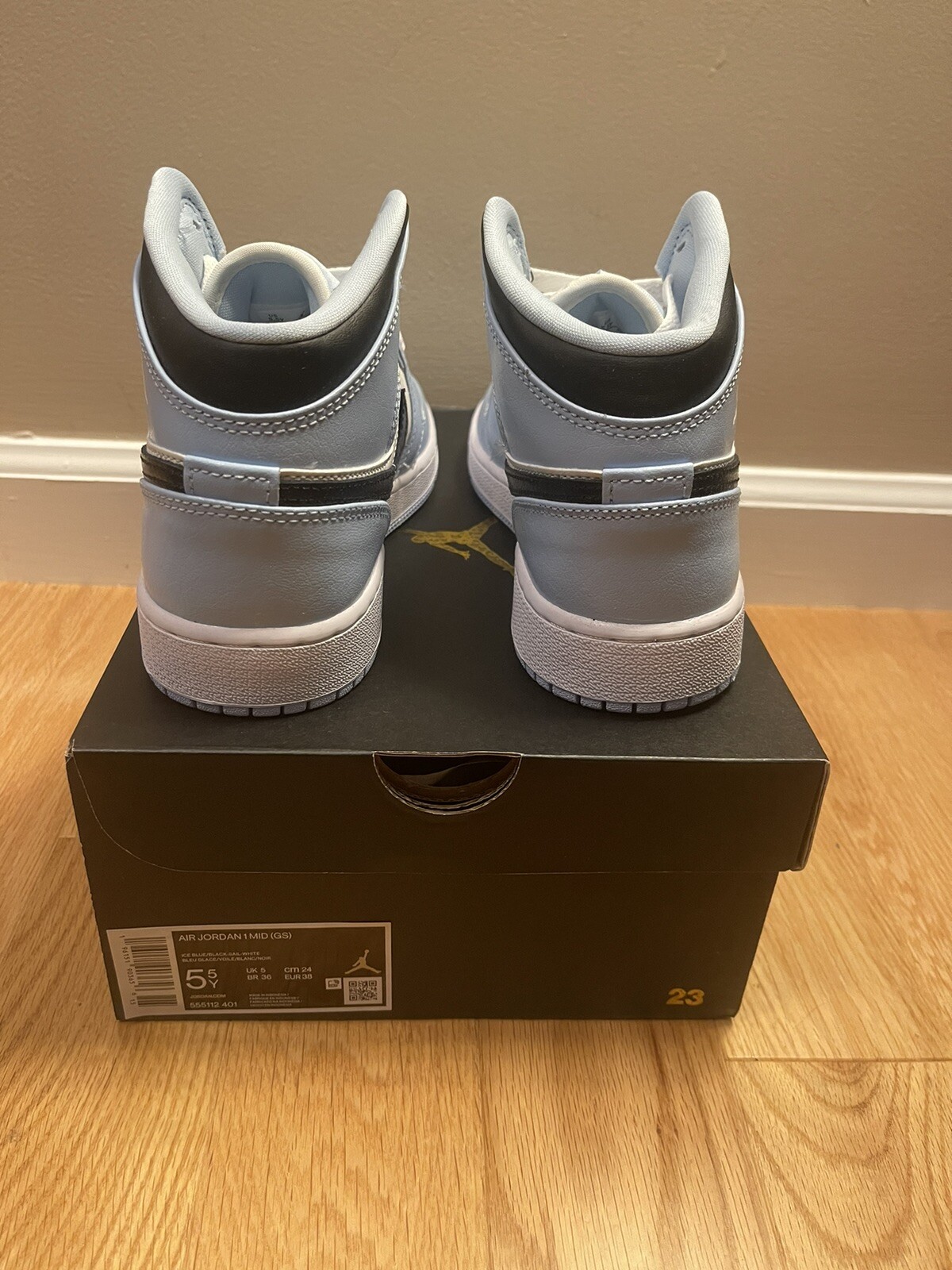 Nike Air Jordan 1 Mid GS Ice Blue/Black-Sail-White 555112-401 Size 5.5Y / 7W