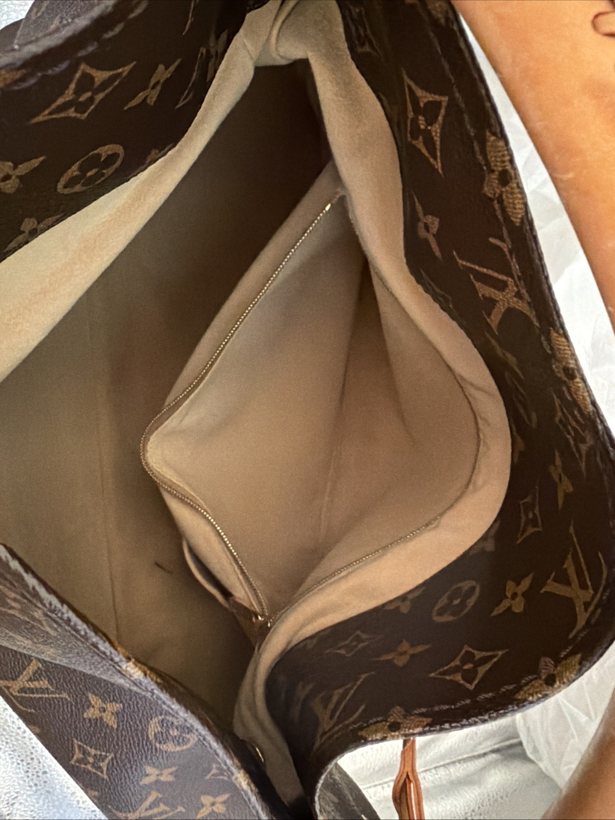Authentic Louis Vuitton Artsy MM Monogram Hobo Canvas Shoulder Tote Handbag