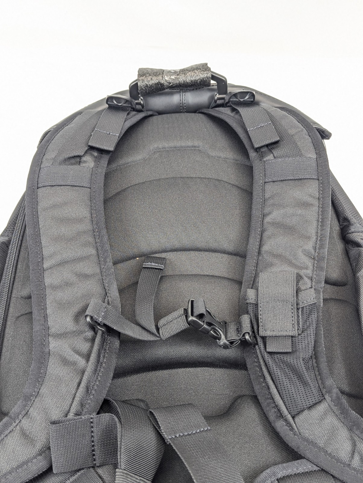 Oakley Kitchen Sink Backpack 34L Stealth Black Tactical Travel Riding