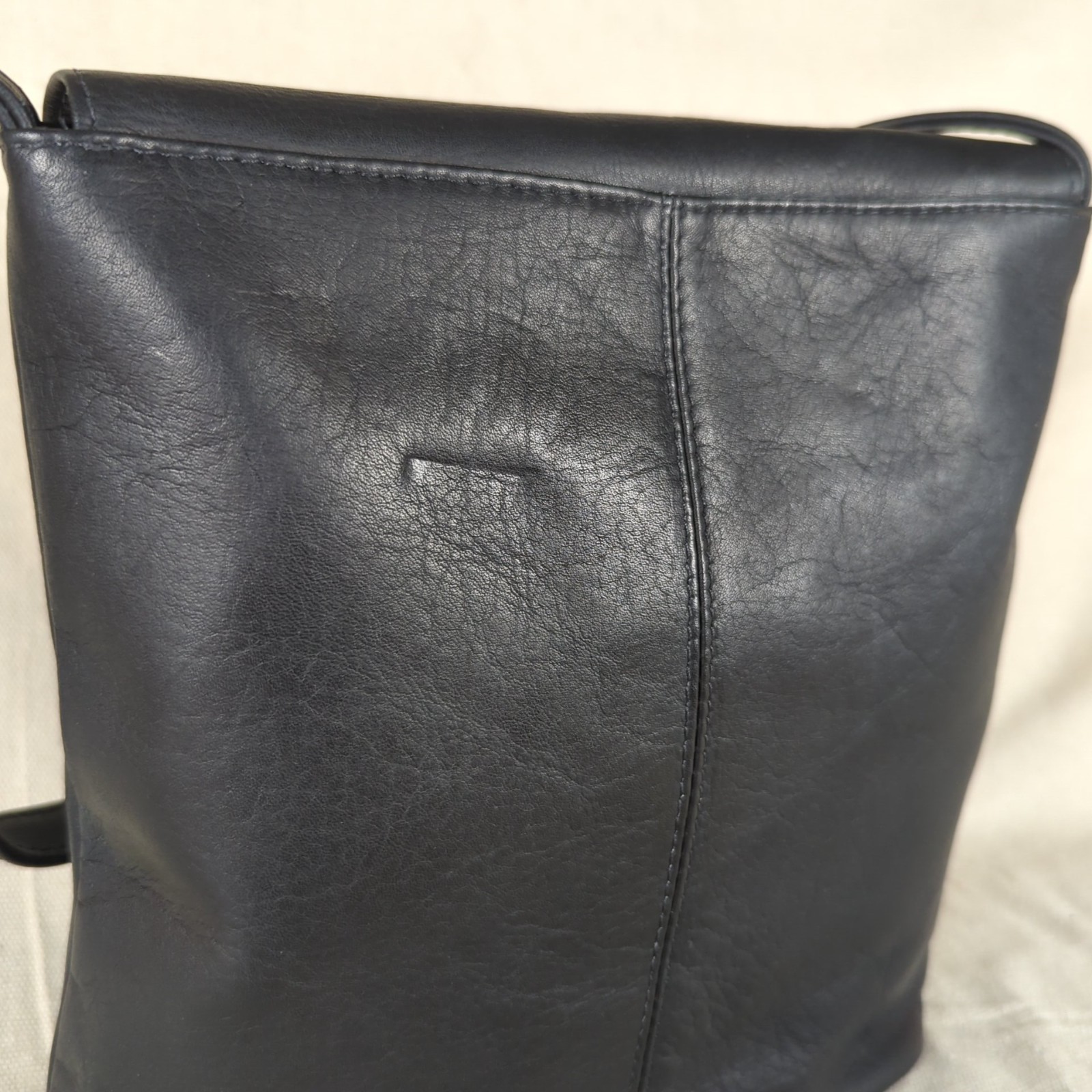 Le Donne Genuine Leather Crossbody Messenger Bag Black Flap Over Zip Purse