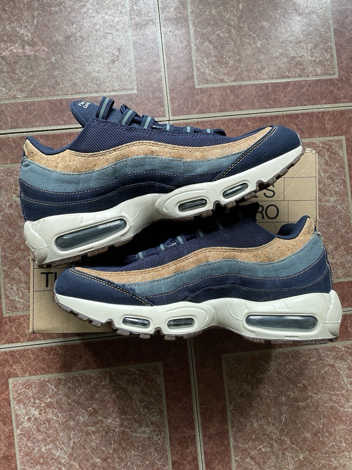Nike Air Max 95 SE Cork Obsidian/Wheat-Thunder Blue Size 9 Mens Barely Worn