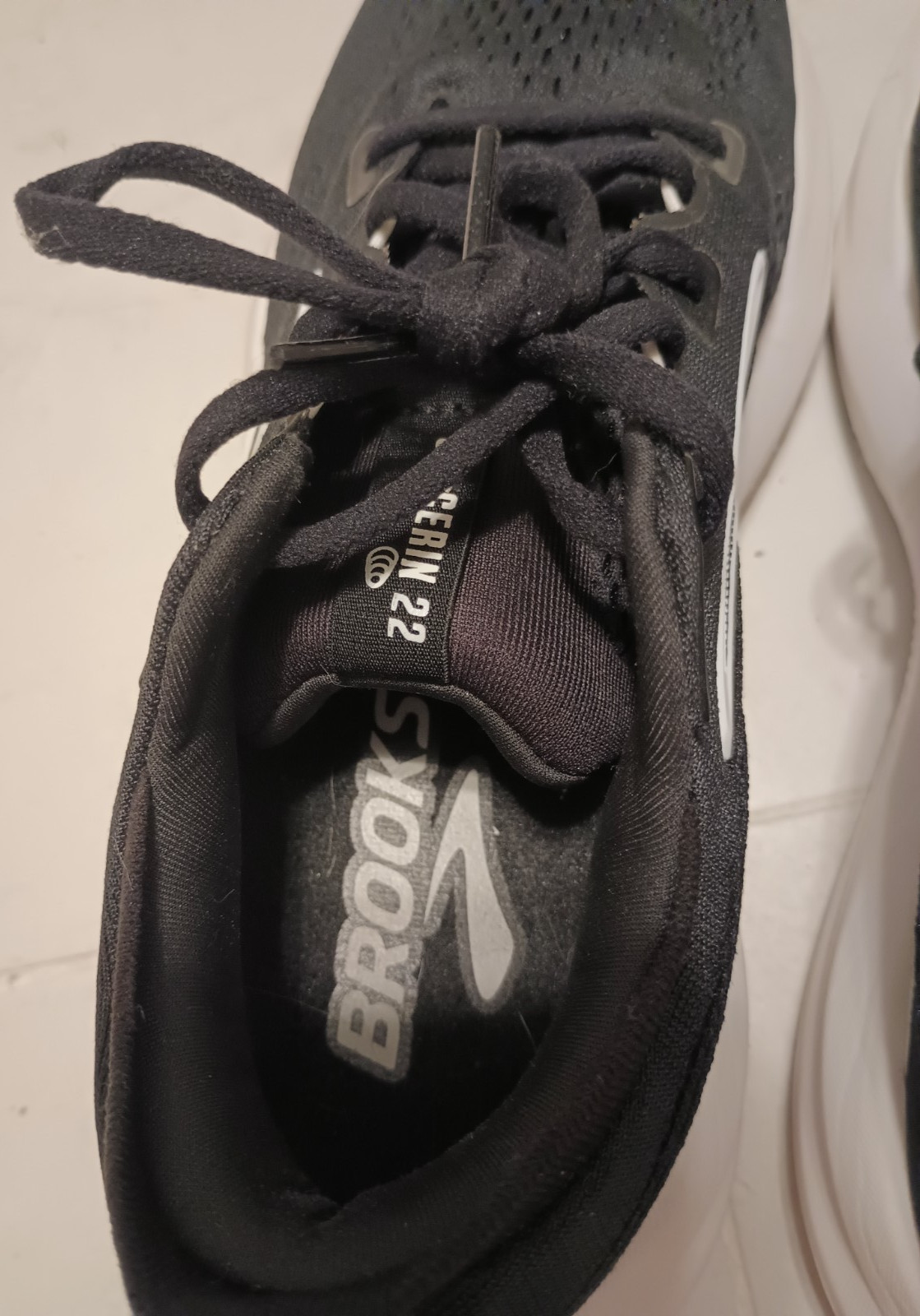 Size 8 – Brooks Glycerin GTS 22 Black Grey White Women’s Gently Used