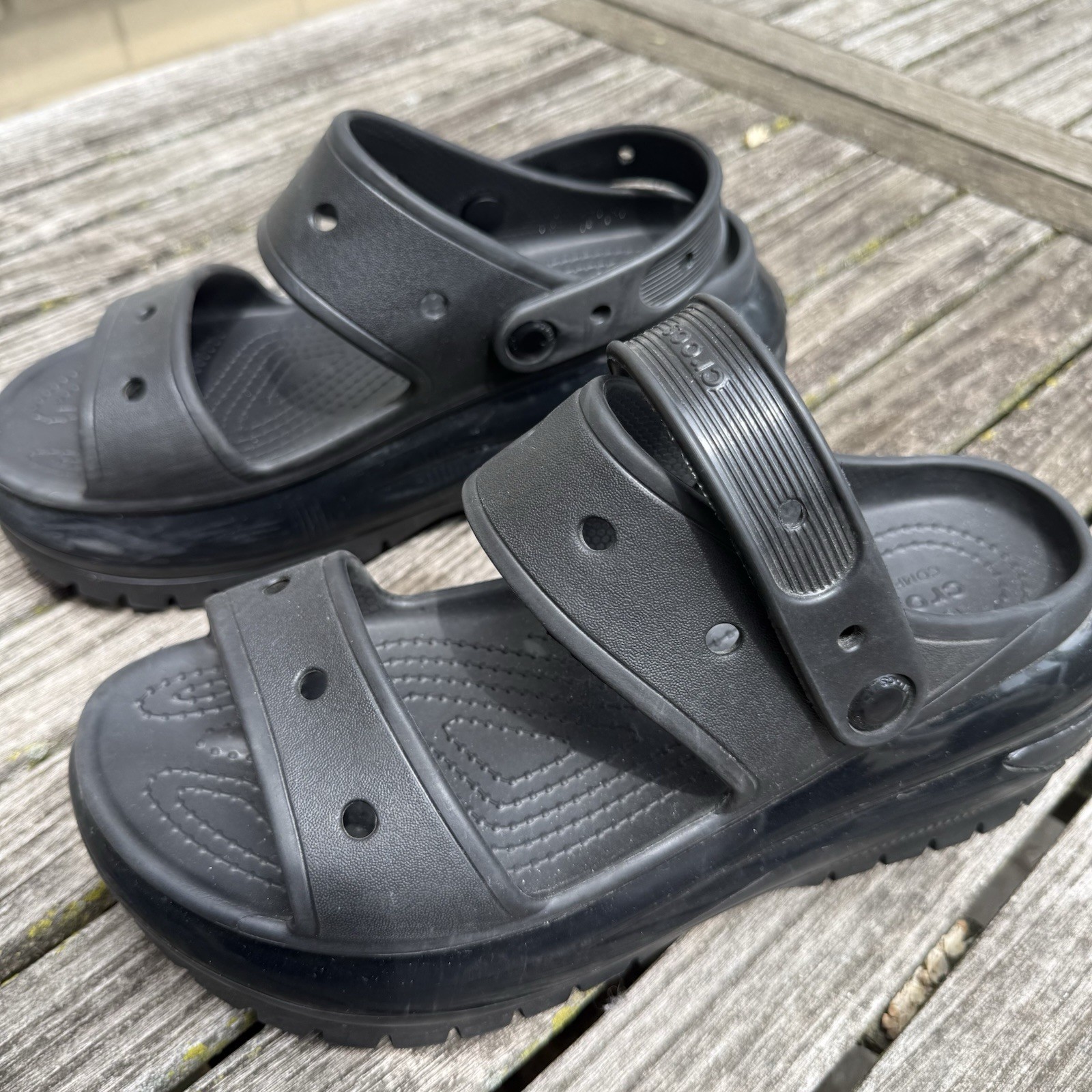 Crocs Classic Mega Crush Sandals Black Platform Chunky Comfort Women’s W9 M7 GUC