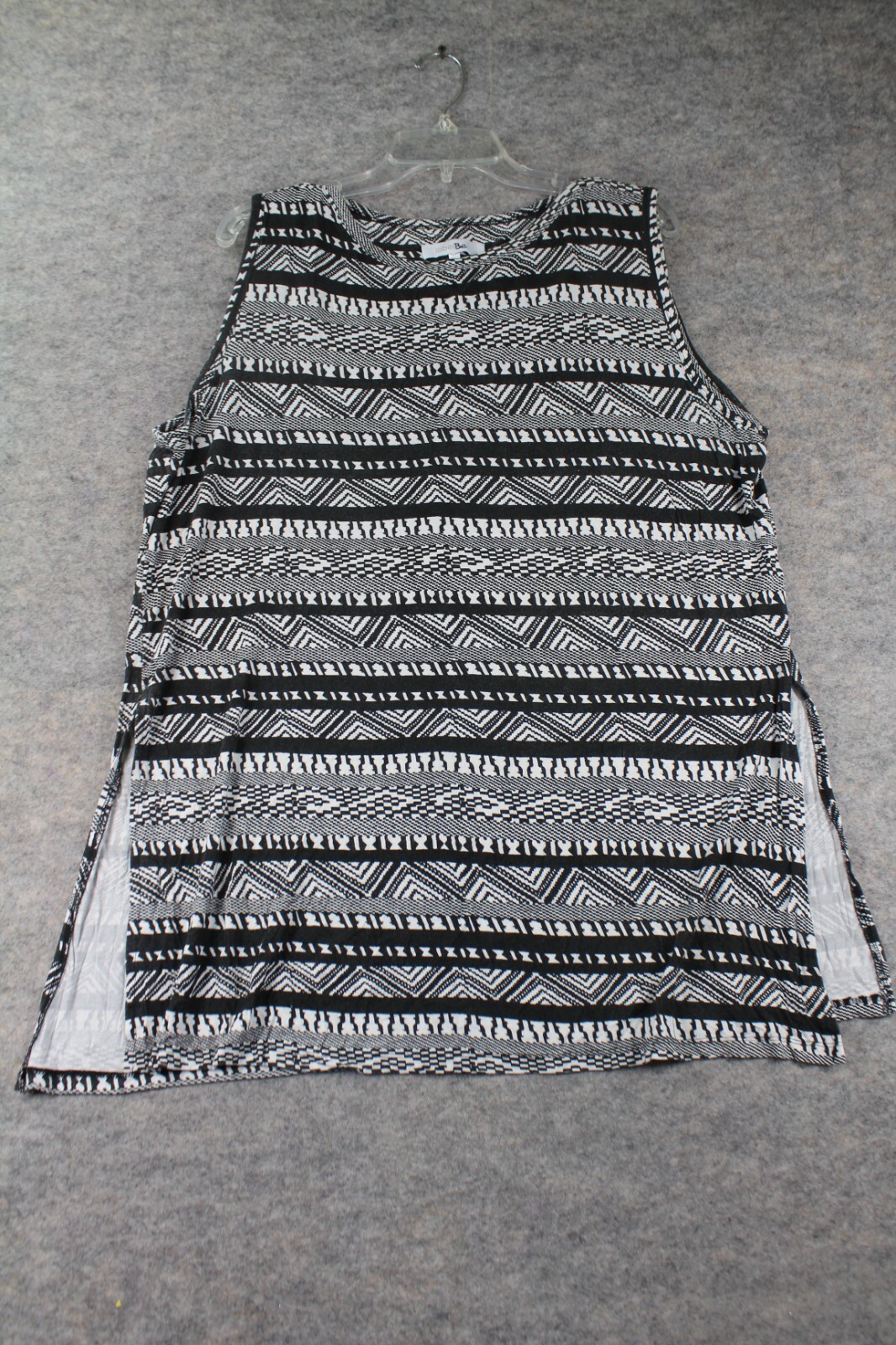 LabelBe Tank Top Sz 16 Black White Long Side Slit Aztec Pullover Stretch Comfort