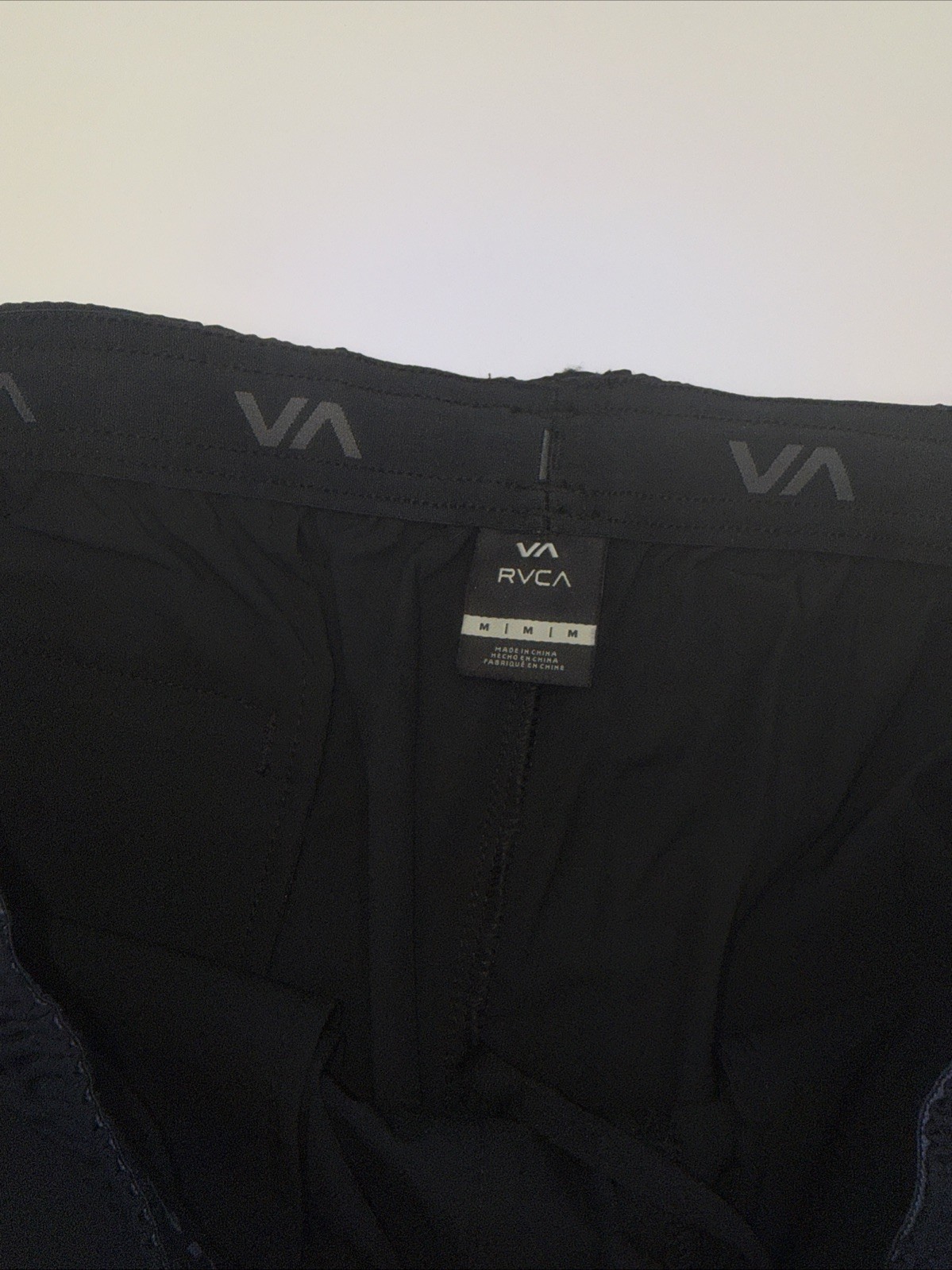 $60 RVCA Men’s Yogger Stretch Elastic Waist Shorts 8″ – Black – Medium -New Tag