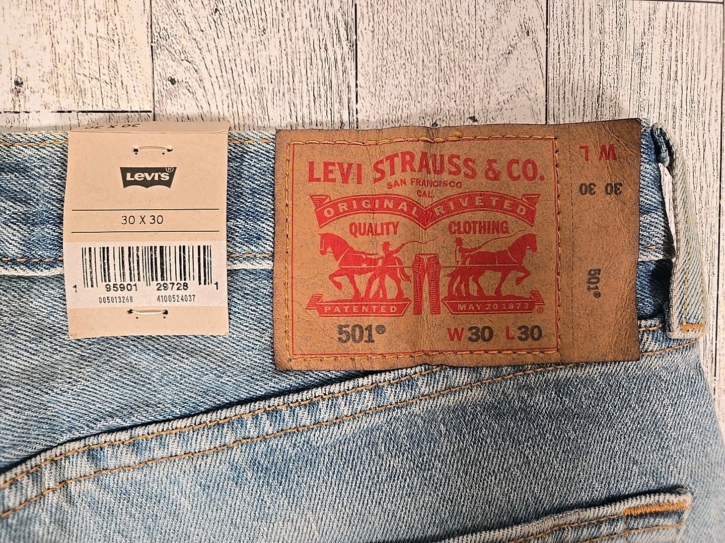 Levi’s 501 Jeans Button Fly 30 32 33 34 36 38 Straight Leg Destructed Knees Mens