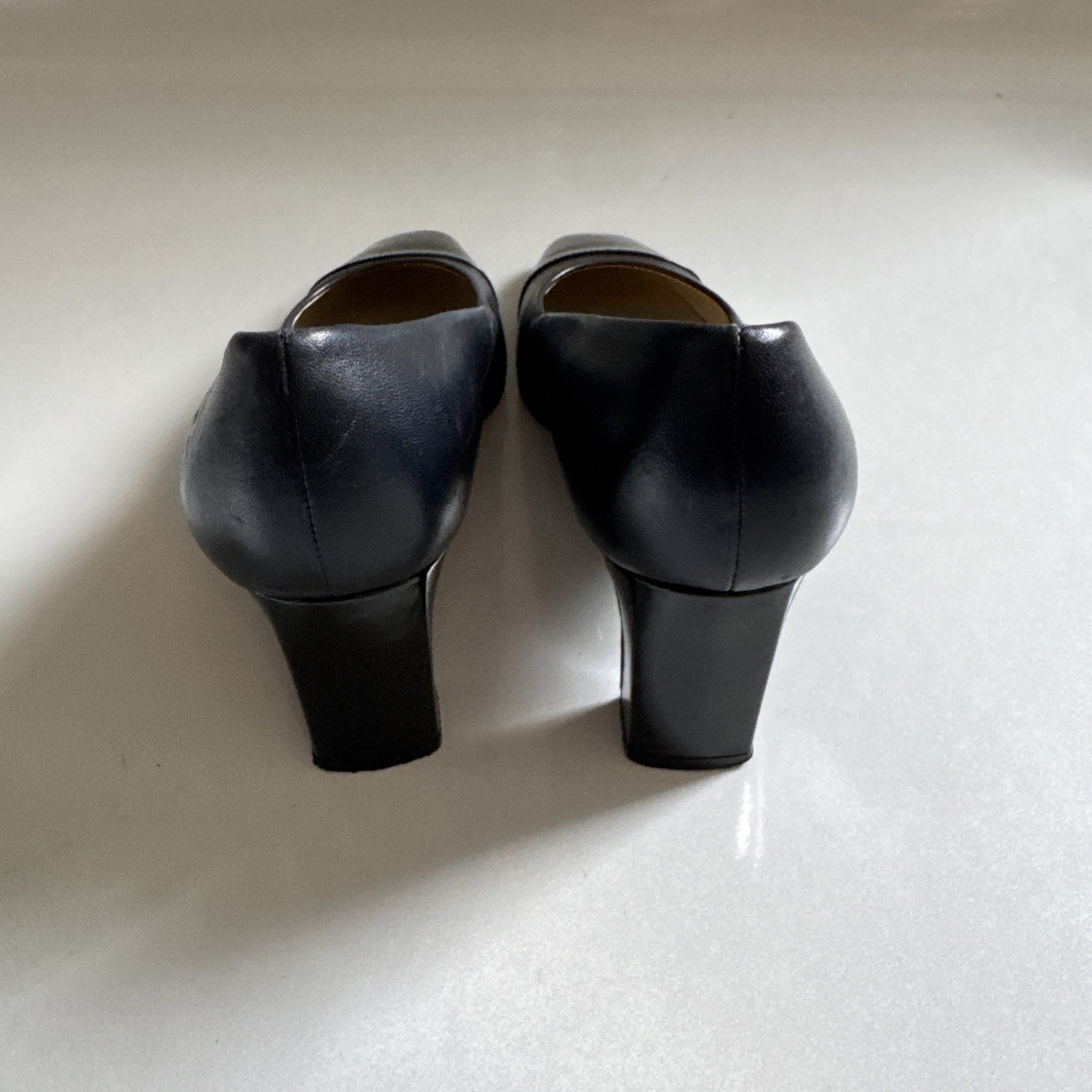 Etienne Aigner – ladies Strada Navy leather 2.25 in block heel pumps – sz 8M