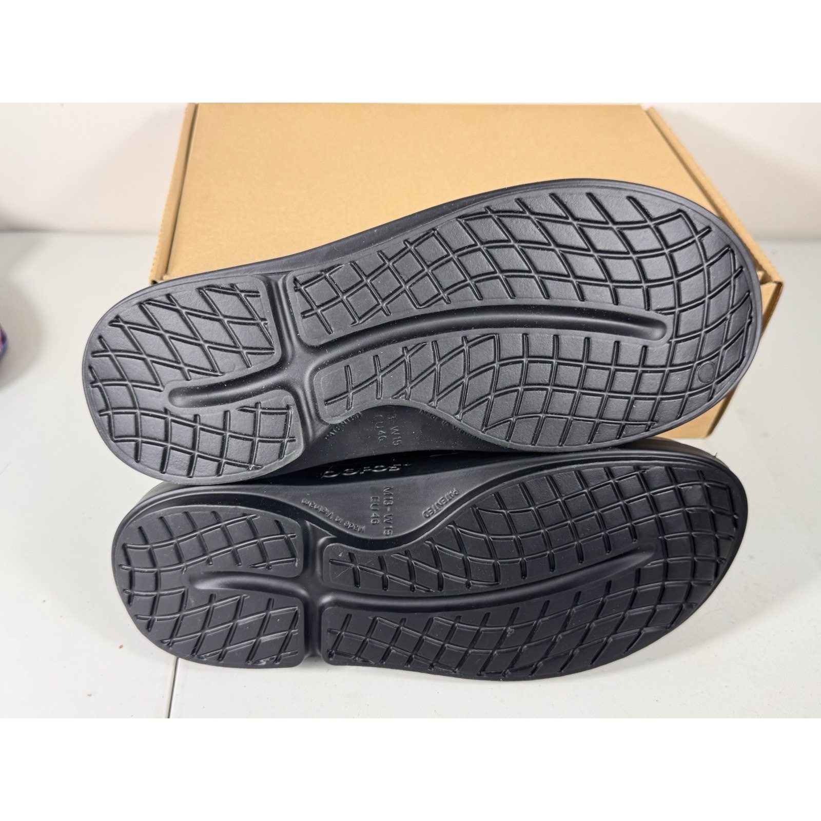 OOFOS OOcloog Unisex Black Recovery Clogs M13 W15 EU46 Comfort Slip-On