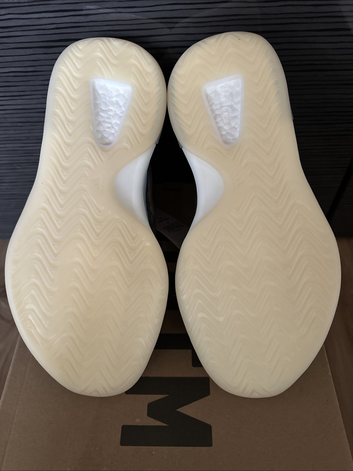 adidas Yeezy Quantum Barium Men’s Sneakers Size 10