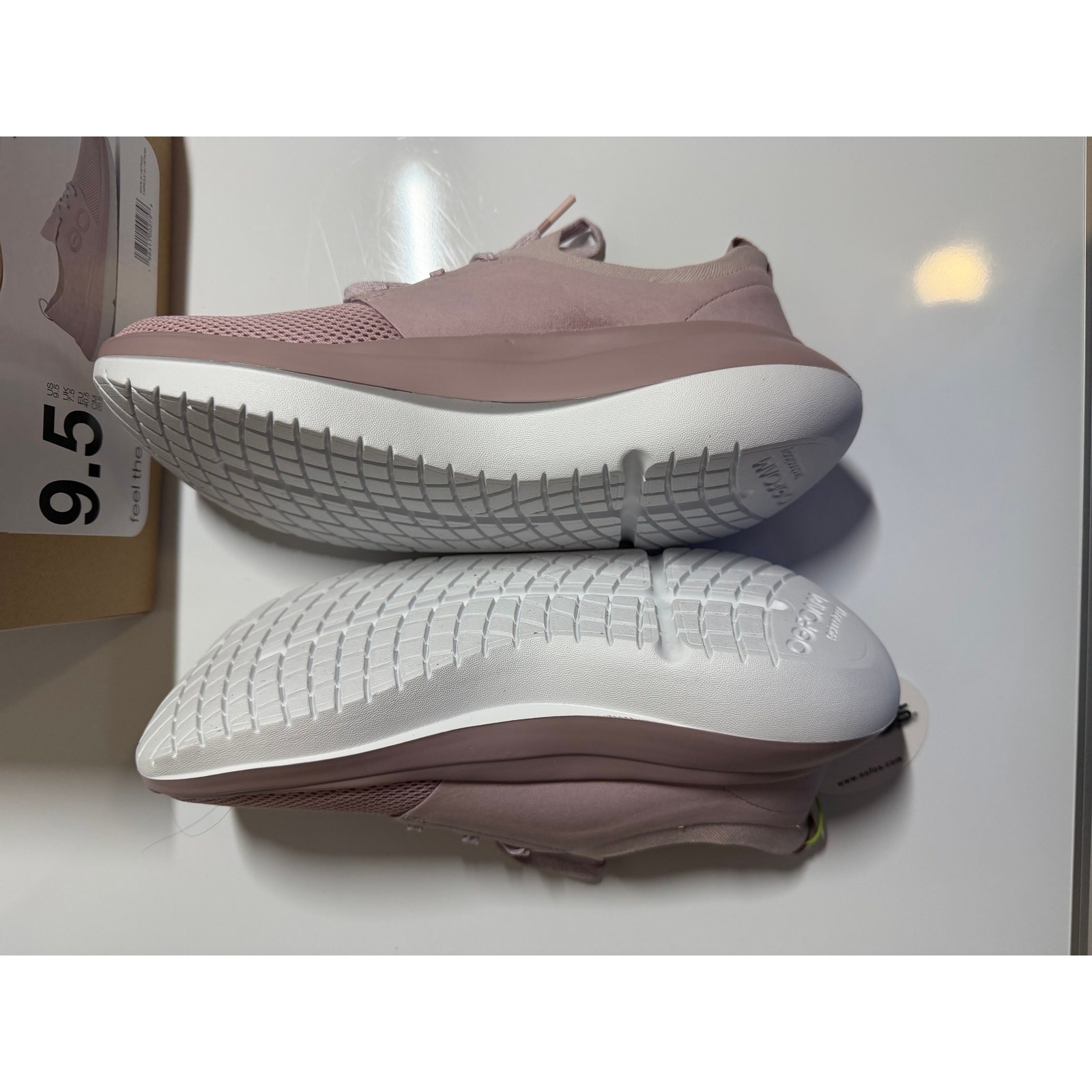 NWT women 9.5 (true to size) OOmy Stride Lace Up Shoe in White Pink Stardust