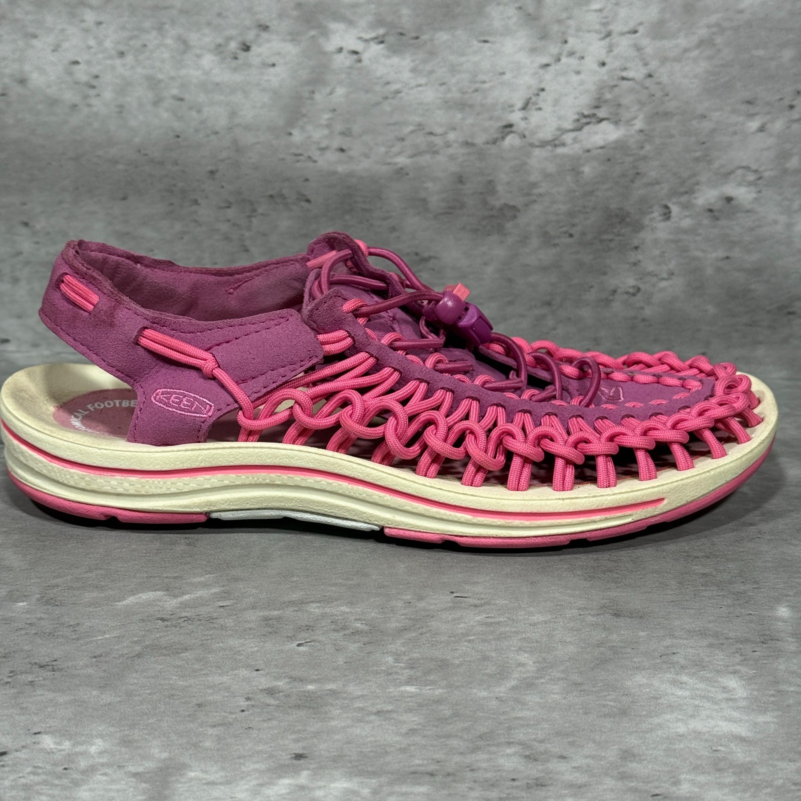 KEEN Uneek Pink Sandals Drawstring Closure Women’s Size 7