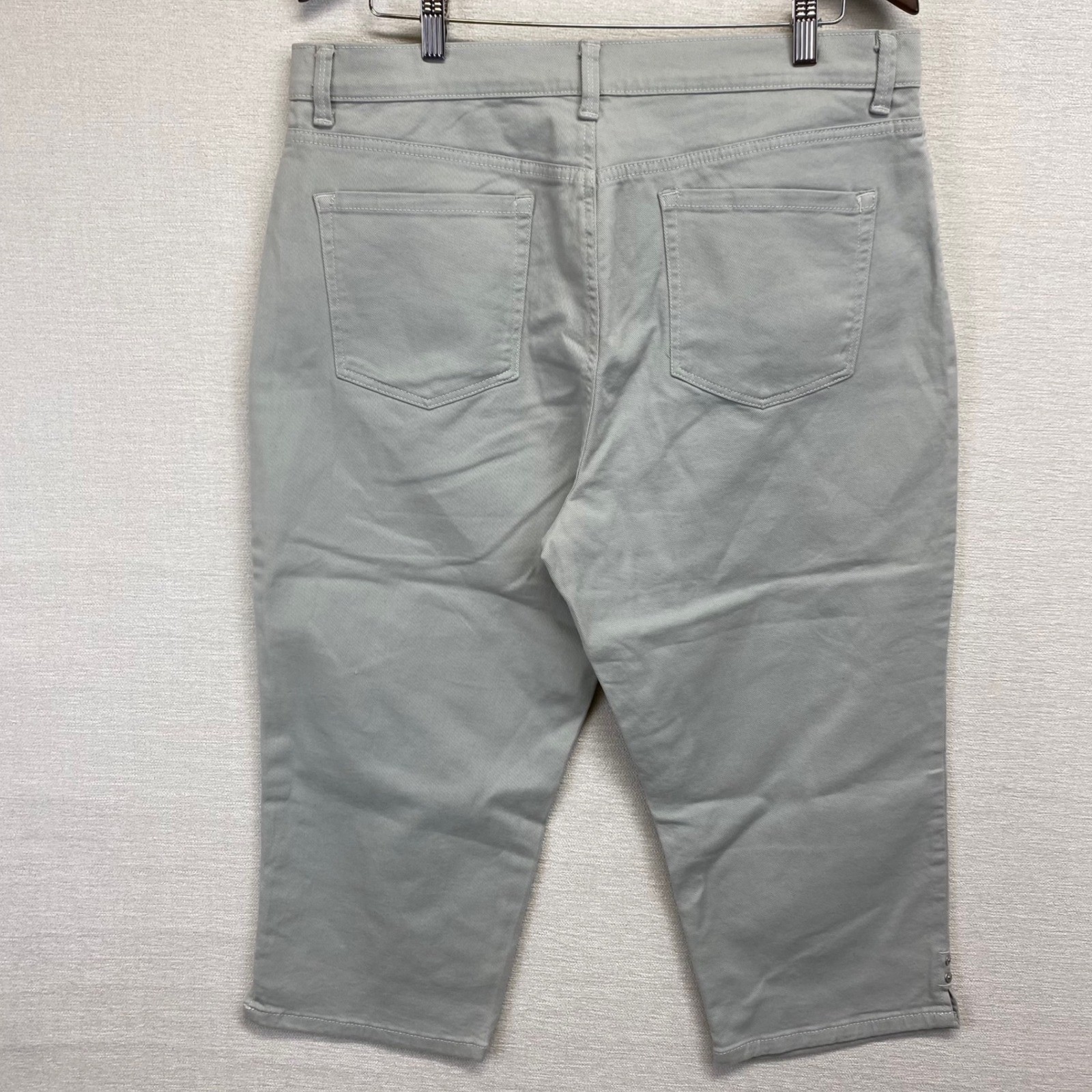 Gloria Vanderbilt Amanda Capri Pants Women’s Size 16 Desert Sage Green Ste