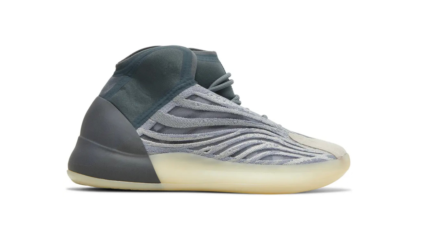Sz 5 – Adidas Yeezy Quantum ‘Mono Carbon’