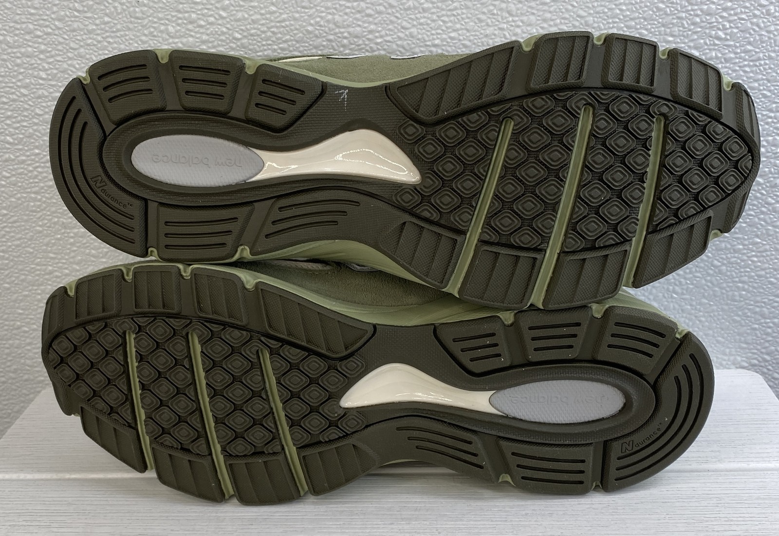 New Balance Made In USA 990v4 Men’s Size 9.5 Olive Leaf Suede Athletic Sneakers