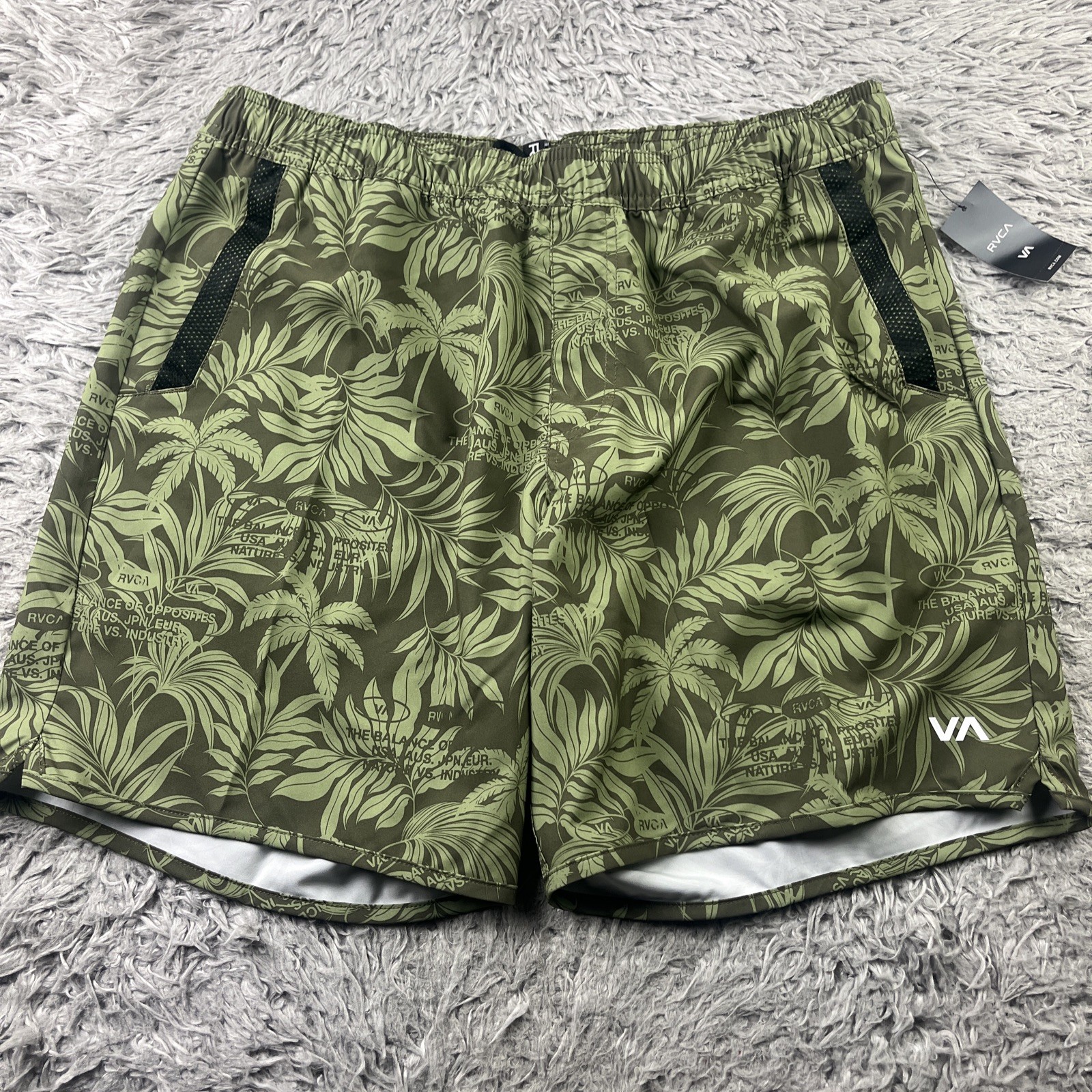 RVCA Kevin EW 17” Hybrid Shorts Green Floral Print Mens Size Large NWT