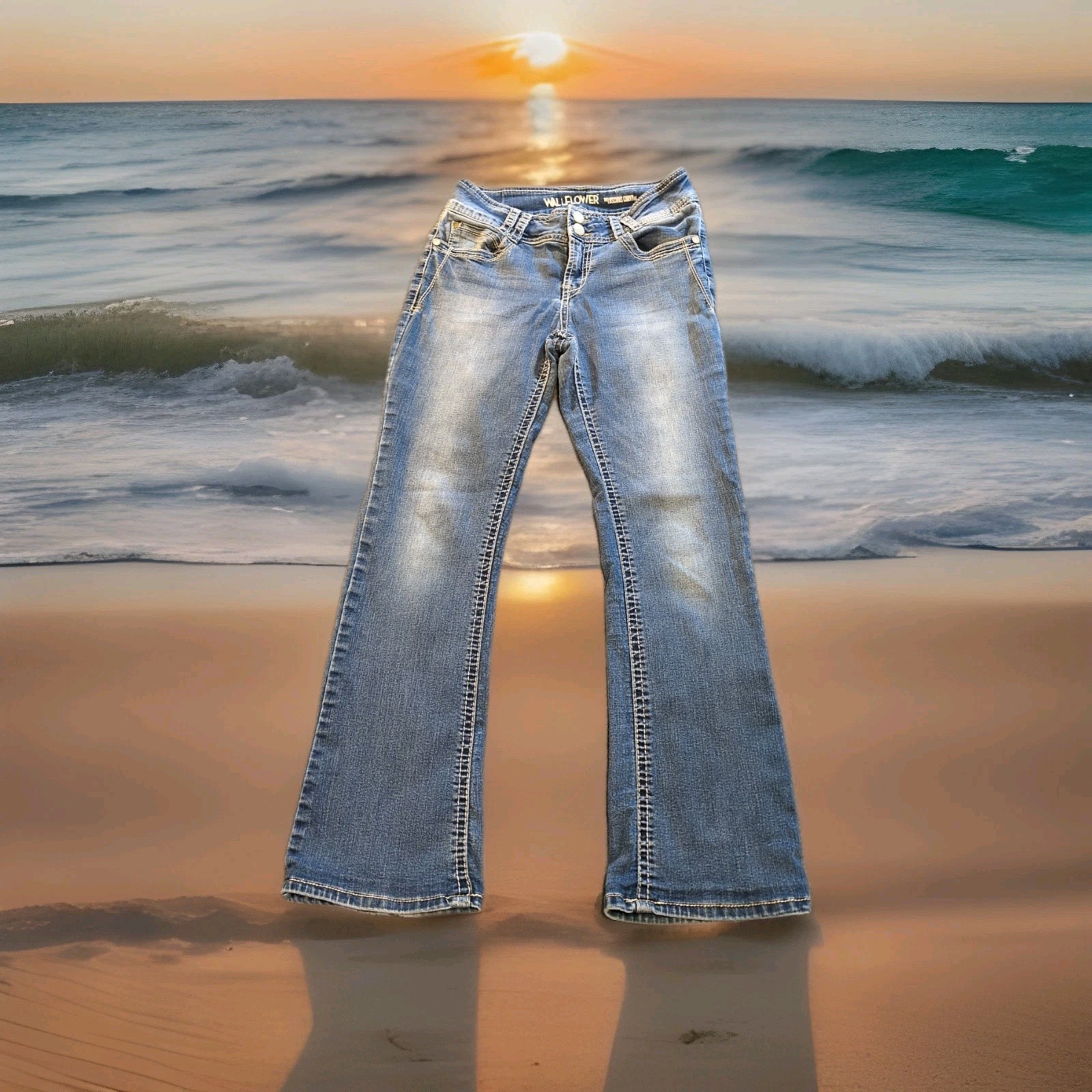Wallflower Women 7 Reg Luscious Curvy Fit BOOTCUT Medium Wash Blue Denim Jeans