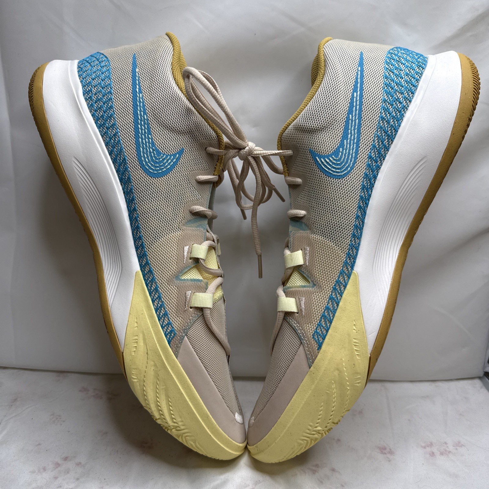 **NEW** Nike Kyrie Flytrap 6 Mens Size 16 Beige Blue Basketball/Running Shoe