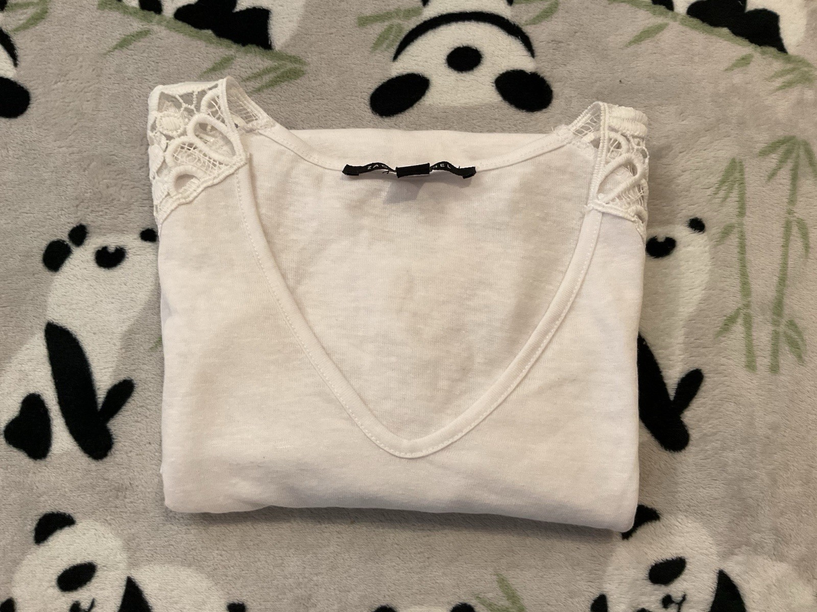 Zac & Rachel Women’s Blouse Size Small White Crochet Shoulder Trim